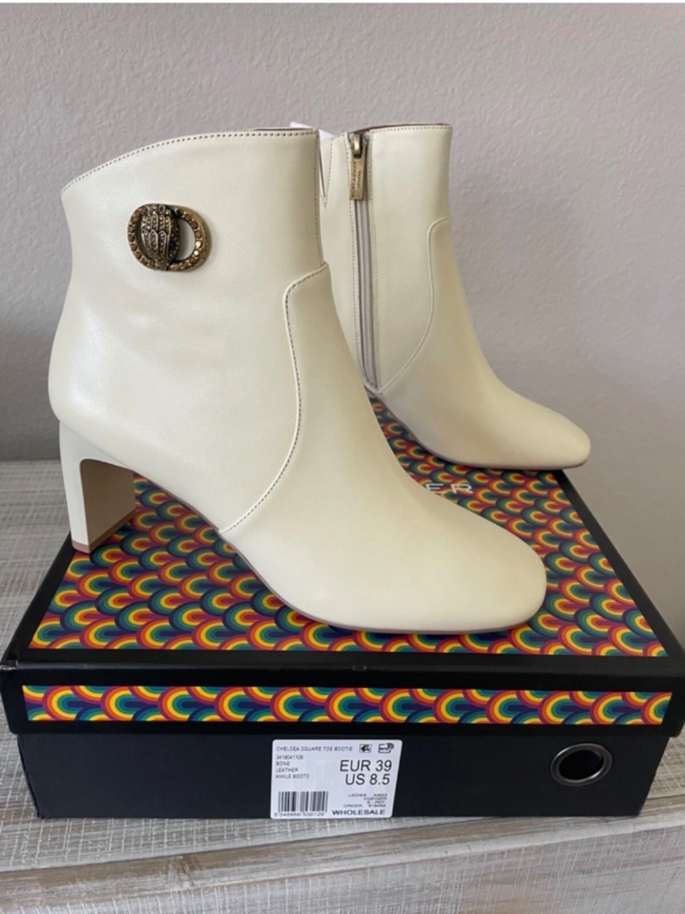 NWT! KURT GEIGER Bone Leather Chelsea Square Toe Bootie Size EU 39 US 8.5